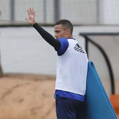 Rodrigo pasa de rumores y será titular contra el Atlético