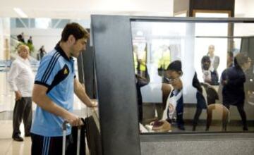 La Selección española en aeropuerto de Guayaquil. Iker Casillas.