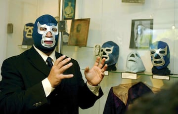 Alejandro Muñoz Moreno era su nombre real. En diciembre de 2000, ésta leyenda de la lucha libre mexicana murió a causa de un paro cardíaco a los 78 años de edad. Conocido por ser el eterno rival de El Santo, junto a quien escribió muchos de los capítulos más importantes de la historia del deporte azteca. Era el maestro de las llaves, como las tijeras y el salto invertido.
