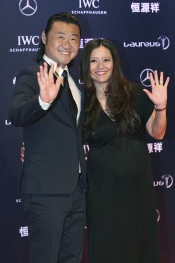 La extenista china Li Na y su esposo, Jiang Shan, a su llegada a la ceremonia de entrega de los Premios Laureus del Deporte en Shanghái.