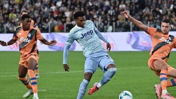 Juventus' Colombian defender #32 J Cabal (C) kicks the ball and scores his team's first goal during the Italian Serie A football match between Juventus FC and Atalanta at the Allianz stadium in Turin, northern Italy on September 27, 2025. (Photo by Isabella BONOTTO / AFP)