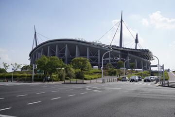 Toyota. 45.000 espectadores. Otro de los que cuentan con techo retráctil y una estructura más rompedora. El Toyota Verblitz de la Top League de rugby juega sus partidos allí, así como el Nagoya Grampus Eight de fútbol.