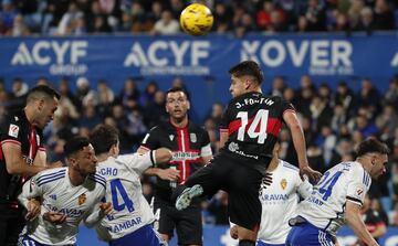 Control con el pecho y zurdazo a la escuadra. Así marcó Fontán el gol de la victoria del Cartagena ante el Zaragoza, en el minuto 89. Un partido en el que jugaban con uno menos desde el 44'.