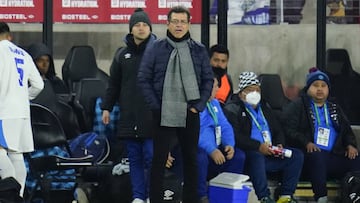 El entrenador de la selecci&oacute;n de El Salvador, Hugo P&eacute;rez, defendi&oacute; la labor de los suyos en el partido ante Estados Unidos, y sentenci&oacute; que ya no son el equipo d&eacute;bil de antes.