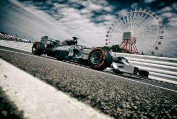 Sin duda este circuito tiene la curva m芍s respetada de la F1: la curva 130R. En este circuito compiten otras categor赤as, pero nunca desarrollar芍n la velocidad que logran los F1. El trazo de la curva en el papel no se ve tan agresivo y dif赤cil como en realidad es. El dise?o de la pista es por dem芍s caprichoso, hecho a gusto de Soichiro Honda en 1962 y pensado para que fuera el circuito de pruebas de la marca hom車nima y evidentemente propietaria de la pista. La curva 130R es la m芍s r芍pida del circuito japon谷s. Llamada simplemente 130R, el origen de su nombre es bastante simple, se debe al radio de 130? de su trazado.