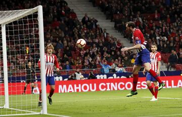 Godín anotó el 1-0.