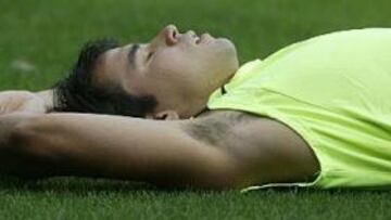 <B>NO CUENTA.</B> Saviola sabe que el Barcelona no cuenta con él y espera paciente a que se decida su futuro.