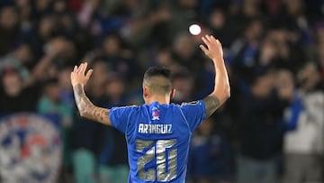 Universidad de Chile's midfielder #20 Charles Aranguiz celebrates after scoring during the Copa Libertadores group stage football match between Chile's Universidad de Chile and Venezuela's Carabobo, at the Nacional Julio Martinez Pradanos stadium in Santiago, on May 13, 2025. (Photo by Rodrigo ARANGUA / AFP)