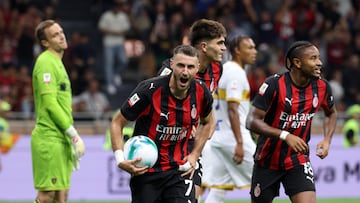 Santiago Gimenez celebra un gol.