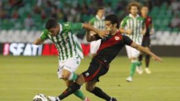 Agra, en uno de los encuentros que disput&oacute; con el Betis, ante el Rayo.