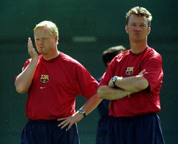En verano de 1998 Ronald Koeman sustituyó a Jose Mourinho como mano derecha de Van Gaal en el Barcelona. Koeman fue el segundo de Van Gaal hasta la destitución de éste en la 99/2000.