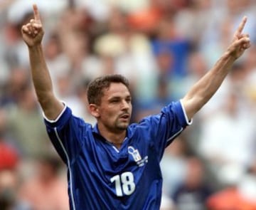 Roberto Baggio goleó en las principales escuadras italianas además lideró el ataque de la selección itlaiana en 3 mundiales consecutivos (1990,1994,1998).