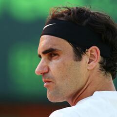 Federer survives Stuttgart scare on Tour return