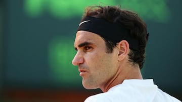 Federer survives Stuttgart scare on Tour return