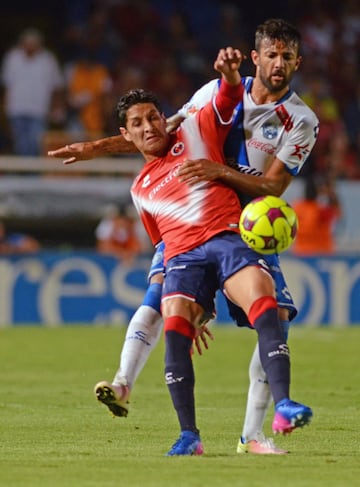 El futbolista uruguayo tuvo pasos por Puebla de la Franja, equipo donde dio su mejor cara, y Pachuca. Después de dos años en el futbol mexicano, Herrera regresó al Barcelona Sporting Club de Ecuador.