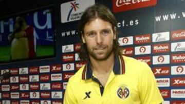 <b>GOLEADOR. </b>La tarjeta de presentación de Cavenaghi fueron dos goles ante el Castilla.