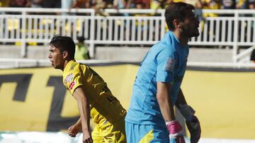 Futbol, San Luis vs Colo Colo.
Undecima fecha, campeonato de Clausura 2016/17
El jugador de San Luis, Ignacio Lara, izquierda, celebra su gol contra Colo Colo durante el partido de primera division en el estadio Bicentenario Lucio Faria en Quillota, Chile.
23/04/2017
Felipe Zanca/Photosport
***************
Football, San Luis vs Colo Colo.
11th date, Clousure Championship 2016/17
San Luis player Ignacio Lara, left, celebrates his goal against Colo Colo during the first division football match at Bicentenario Lucio Faria stadium in Quillota, Chile.
23/04/2017
Felipe Zanca/Photosport