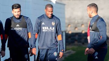 Garay, Kondogbia y Vezo, en el &uacute;ltimo entrene previo al Atl&eacute;tico.