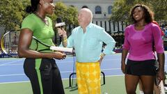 Bud Collins, con las Williams. 