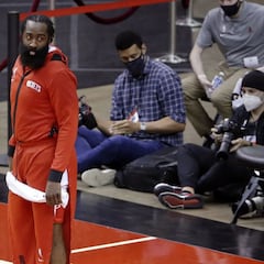 Las inverosímiles concesiones a James Harden en los Rockets