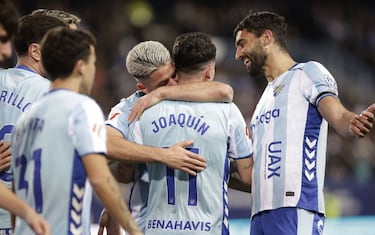 El Málaga sigue en órbita con un gol de Joaquín y otro recital de Larrubia 