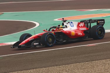 El británico Lewis Hamilton al volante del Ferrari SF-26 (44) durante la sesión de pruebas cortas de la Scuderia Ferrari HP F1 en el Circuito de Fiorano en Fiorano Modenese, Italia.
