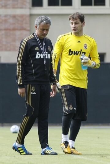 La temporada 2010/11, Iker se convirtió en el capitán del Real Madrid, tras las marchas de Raúl y Guti al concluir la anterior temporada, siendo el quinto portero de la historia del club que ostenta la capitanía. Con Jose Mourinho en el banquillo en esa temporada se logró en la final de Copa de Mestalla ante el FC Barcelona, la Copa de SM El Rey que el club no lograba desde hacía 18 años.