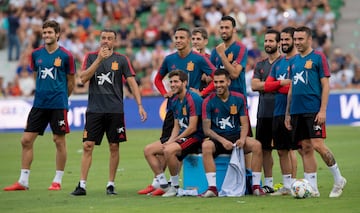 Luis Enrique con los jugadores que llevó a su primera convocatoria como seleccionador de España.