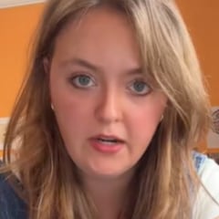 Se presenta como una estadounidense que vive en España con novio andaluz y su acento triple arrasa