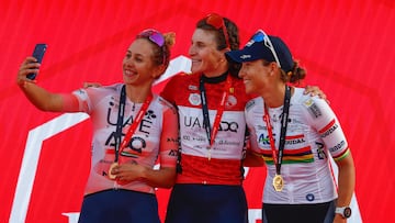 El podio del UAE Tour femenino 2025.