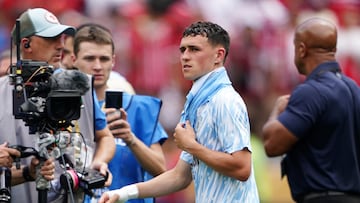 PHILADELPHIA (United States), 18/06/2025.- Phil Foden (C) of Manchester City walks on the pitch after the FIFA Club World Cup 2025 soccer match between Manchester City and Wydad AC in Philadelphia, Pennsylvania, USA, 18 June 2025. (Mundial de F¨²tbol, Filadelfia) EFE/EPA/WILL OLIVER