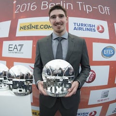 Nando de Colo, MVP de la Euroliga; Abrines, mejor joven