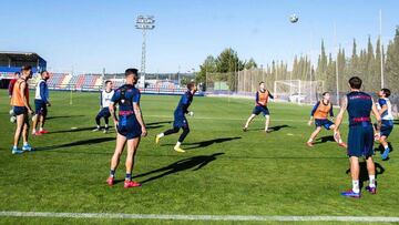 Pablo Picón trabajando con el primer equipo del Levante.