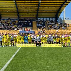 Los veteranos del Villarreal y el Valencia rinden homenaje a José Manuel Llaneza