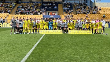 Los veteranos del Villarreal y el Valencia rinden homenaje a José Manuel Llaneza