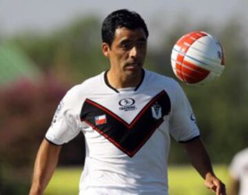 8.- "Mister Bean" anotó 37 goles por Torneos Nacionales. Se inició en Melipilla en 1995 y se retiró en Santiago Morning en 2014. En Universidad de Concepción fue donde marcó más (32).