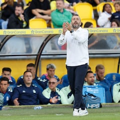 Diego Martínez triunfa con la táctica del camaleón