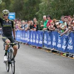 Esteban Chaves vence en la etapa reina y es el nuevo líder