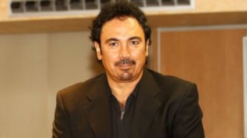 Despuntó con los Pumas en 1976, logró dos campeonatos de liga con los Universitarios y partió hacia España, donde hizo historia. Fue el primer futbolista mexicano que triunfó en el extranjero, y hasta ahora, el más reconocido a nivel mundial. Un ídolo, tanto en México como en España, donde logró cinco ‘Pichichis’, cinco títulos de liga y llegó a colocarse como el cuarto máximo goleador en la historia del Real Madrid. Sus partidos en Europa movilizaban a todo el país para sintonizarlos.