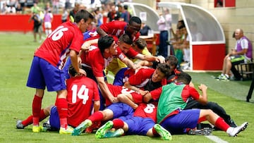 Los jugadores del Atlético celebran el título.