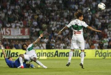 Elche-Real Madrid. 2-1. Penalti de Carlos Alberto a Pepe.