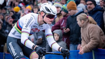 Alpecin - Deceuninck team's Dutch rider Mathieu Van Der Poel competes during the men's elite race of the Azencross, stage 5 out of 8 of the DVV Trofee, in Loenhout on December 29, 2025. (Photo by DAVID PINTENS / BELGA / AFP)