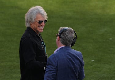Si hay alguien que no podía perderse el Super Bowl LX ese es Jon Bon Jovi, un reconocido aficionado a los New England Patriots y que seguramente espera ver a los de Mike Vrabel alzar el Trofeo Vince Lombardi. REUTERS/Carlos Barria