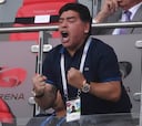 Diego Maradona se ofrece para dirigir gratis a Argentina