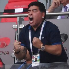Diego Maradona se ofrece para dirigir gratis a Argentina