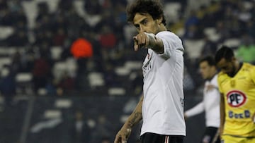 Valdivia tiene más amarillas que Vidal y Medel en su carrera