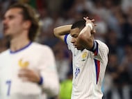 TOPSHOT - France's forward #10 Kylian Mbappe reacts after failing to score during the UEFA Euro 2024 semi-final football match between Spain and France at the Munich Football Arena in Munich on July 9, 2024. (Photo by FRANCK FIFE / AFP)