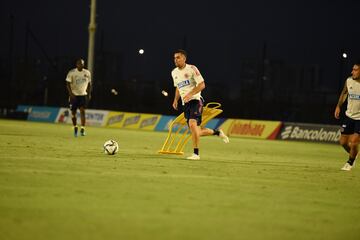 Los dirigidos por Reinaldo Rueda tuvieron su tercer día de prácticas. En la mañana hicieron trabajo de campo mientras que en la tarde se realizó gimnasio y trabajo en cancha.