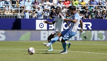 El Albacete asalta el balneario de La Rosaleda y se coloca líder
