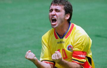 El rumano fue el líder de la generación que alcanzó los Octavos de Final de Italia 90 y Francia 98, así como los Cuartos de Final de Estados Unidos 94. Hagi sumó cuatro goles, todos en el 94.